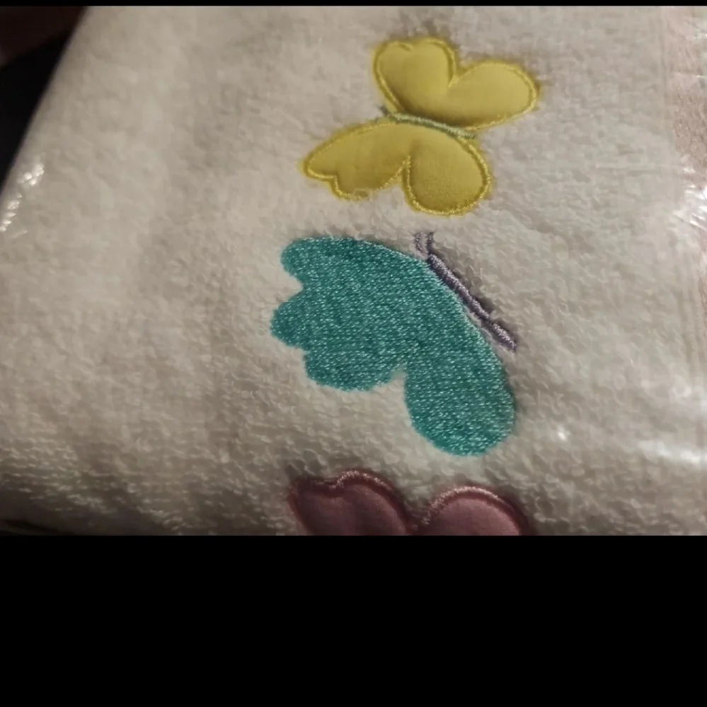 Martha Stewart Collection Spring Butterfly Hand Towels Set of 2 BNWT RETIRED
